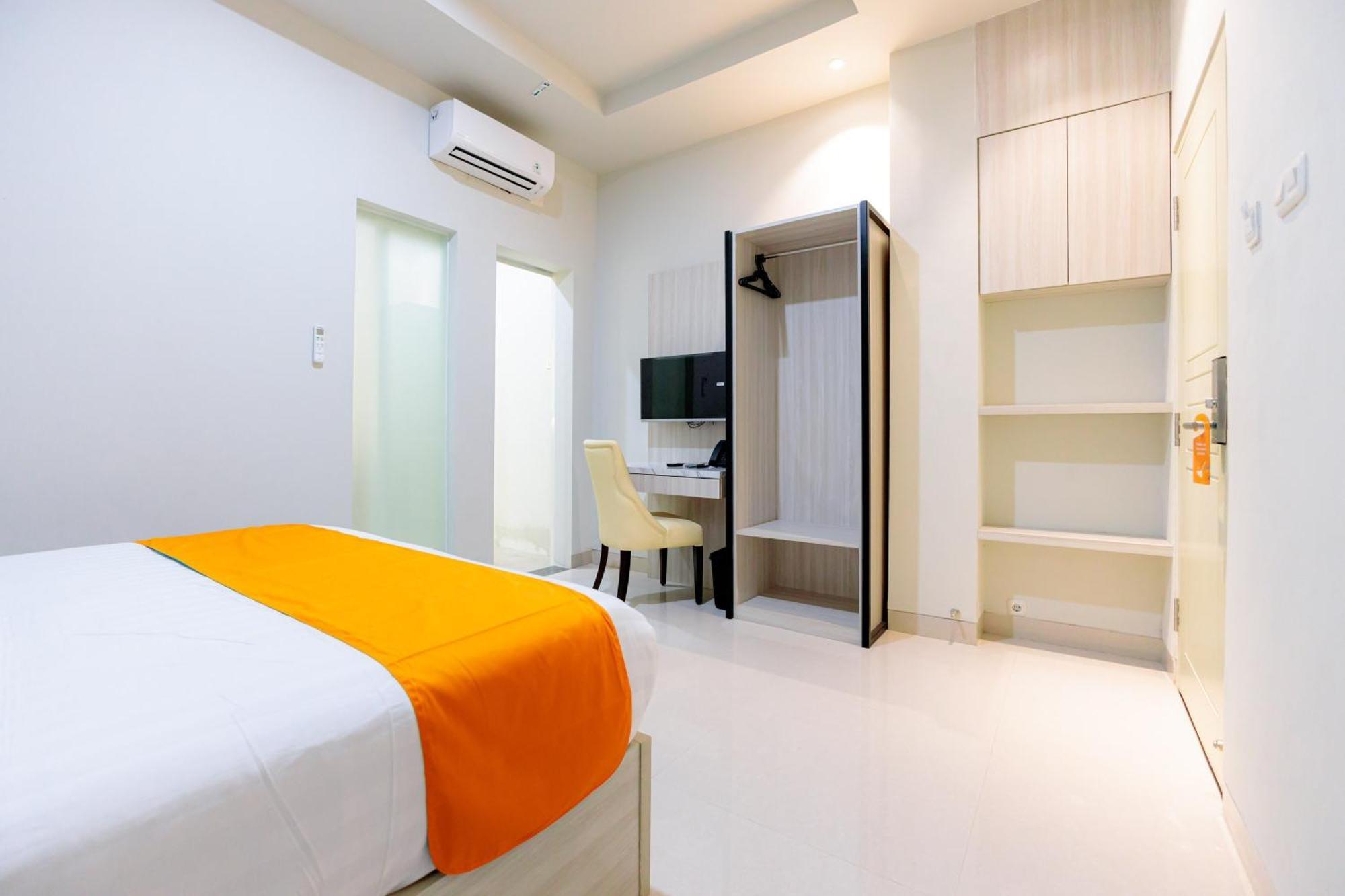 Sans Hotel 88 Andalan Surabaya By Reddoorz Exterior photo