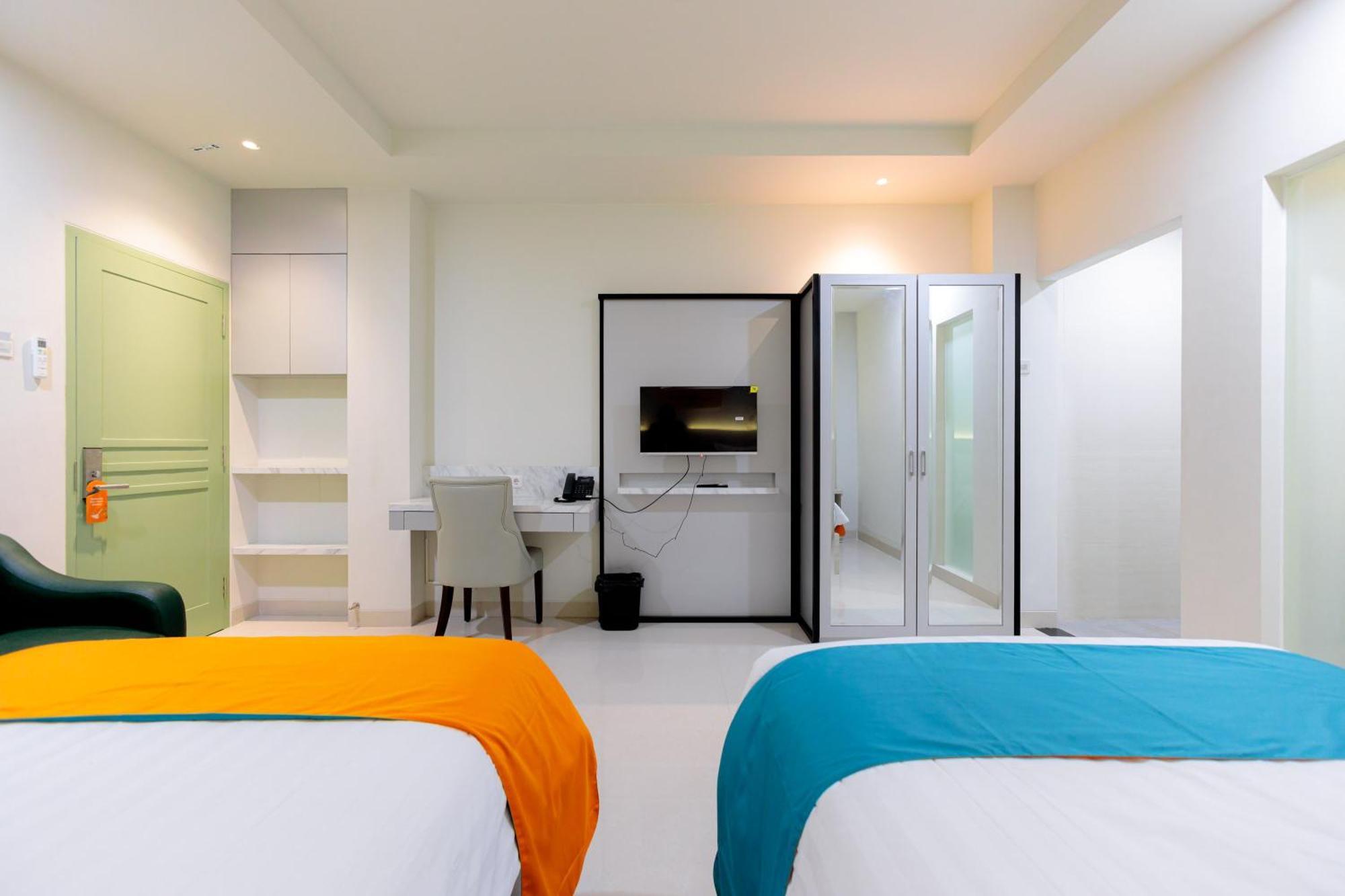 Sans Hotel 88 Andalan Surabaya By Reddoorz Exterior photo