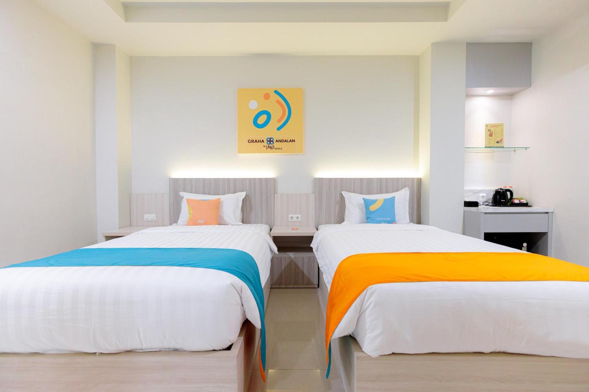Sans Hotel 88 Andalan Surabaya By Reddoorz Exterior photo