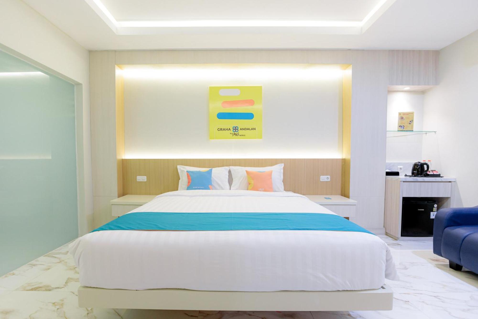 Sans Hotel 88 Andalan Surabaya By Reddoorz Exterior photo